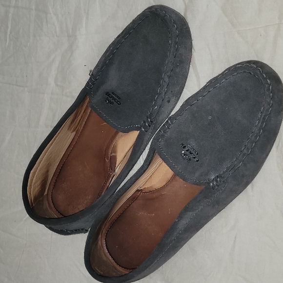 Coach driving flat - Picture 1 of 3